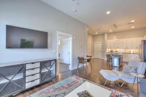 Boutique One Bedroom Condo in Dynamic 12 South 202