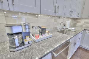 Boutique One Bedroom Condo in Dynamic 12 South 202