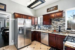 Work-Friendly Denver Stay - Rooftop Deck & Garden