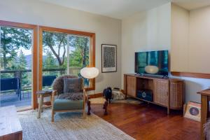 Beautiful WaterViews, Pet-Friendly, Close to Town