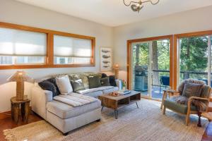 Beautiful WaterViews, Pet-Friendly, Close to Town