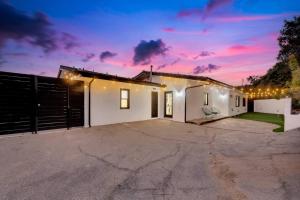 4BR Hilltop Villa by Universal Studios with Pool and Amazing Views