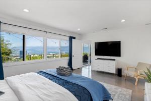 4BR Hilltop Villa by Universal Studios with Pool and Amazing Views