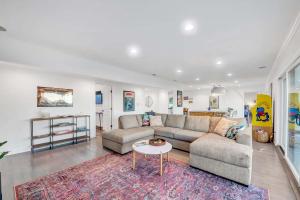 4BR Hilltop Villa by Universal Studios with Pool and Amazing Views