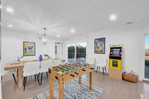 4BR Hilltop Villa by Universal Studios with Pool and Amazing Views