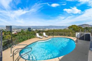 4BR Hilltop Villa by Universal Studios with Pool and Amazing Views