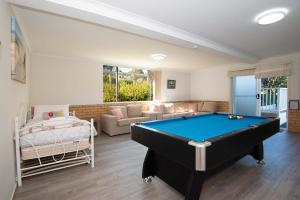 Coastal Escape - walking distance to beach pet friendly