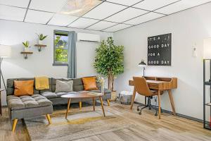 Romantic Garden Studio - 1BR - Indoor Fireplace