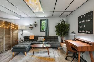 Romantic Garden Studio - 1BR - Indoor Fireplace