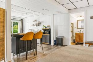 Romantic Garden Studio - 1BR - Indoor Fireplace