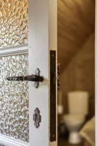 Le Chalet Rustique - 3 chambres by FineNest