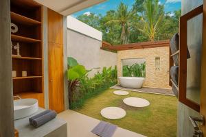 Villa La Vie a 4BR Tropical Retreat Ubud Bali