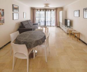 One-bedroom apartment near the Beach and the Old Town