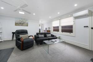 Blue Door Apartment 2 - CBD, Heritage, Ideal for Work