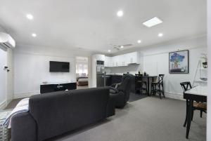 Blue Door Apartment 2 - CBD, Heritage, Ideal for Work