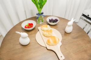 Wooden Breeze - 1 min walk from the subway station