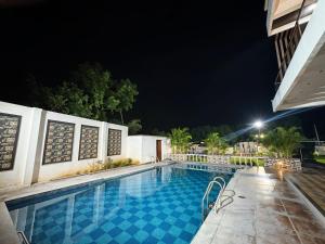 Silver Nest Farms 3BR Villa with Pool by Homeyhuts