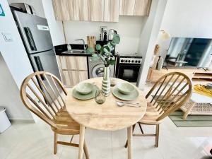 Homes2Retreat - Golf & Desert Views - Luxe 1BR Escape