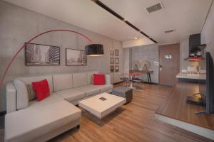 The B Hotel Quezon City