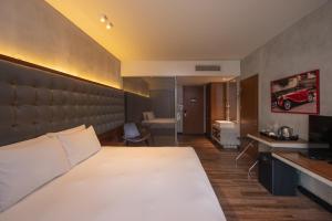 The B Hotel Quezon City