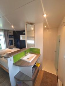 Mobilhome 2 sdb, barbecue, proche mer, piscine