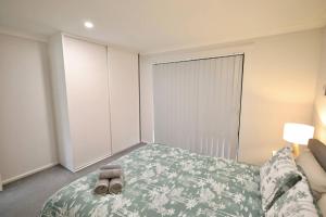 26 Simple Family Home Mirrabooka Sleeps 5