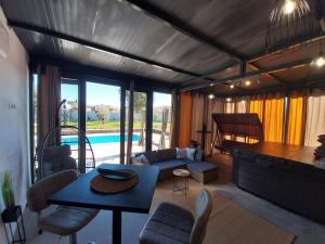 Hacienda MATEA an oasis of romance near the beaches, surrounded by olive trees, pool, jacuzzi and playground, Pula - Istria