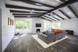 Gorgeous Renovated Home With Large & Private Lot