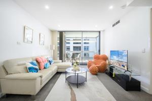 Live On the Iconic Sydney CBD Wharf with family