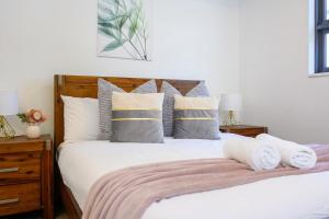 Live On the Iconic Sydney CBD Wharf with family