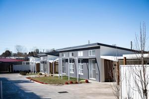 The Elm Apartments - The Pink Room