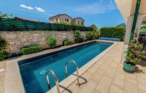 Lovely Home In Buje With Sauna - Cis388