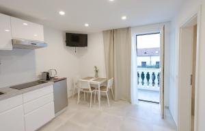 Beautiful Apartment In Vodice With Wifi - Csv361 