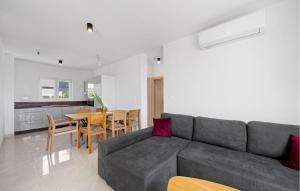 Beautiful Apartment In Razanj - Csv366