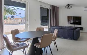 Gorgeous Home In Medulin With Wifi