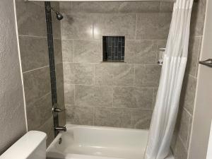 Studio wbalcony-Nob Hill, UNMH, Pres Hosp