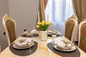 Central Apartments with Garden view by Flat Mаnager