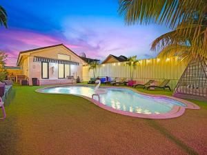 The Velvet Palm Midtown Pool and Hot Tub