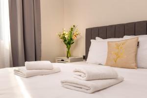 Central Apartments with Garden view by Flat Mаnager