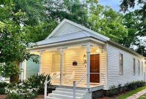 Elegance & Charm 27 Steps To Old Christ Church