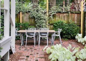 Elegance & Charm 27 Steps To Old Christ Church