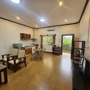 Ali Xayathit Apartment & Hotel