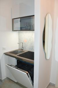 Cozy apartment on the lake, with pool, terrace and free parking - Casa Felice