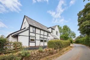 Host & Stay - Merrow Cottage