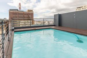 Stylish 1Bd with Mountain Views