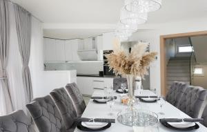 Luxurious Home In Vrsi With Sauna