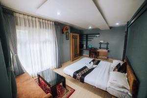 Amarjeet Hotel