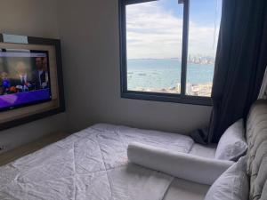 Sea view 2BR High Floor Unixx