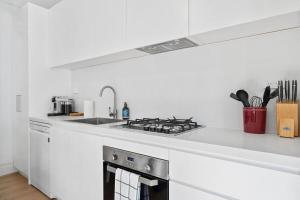 3C7N Abnb-Style House Near train, Zoo and City with Sunny yard plus Free parking