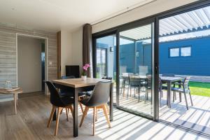 Maisons de vacances Chalet Gold - 5min a Pied de la Plage : photos des chambres